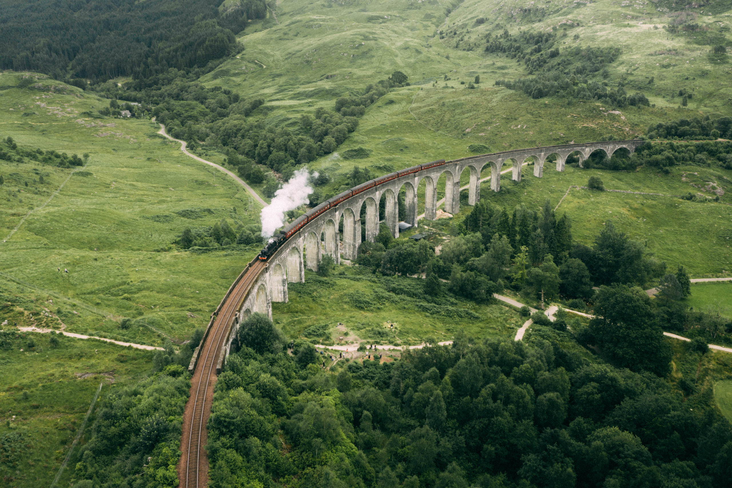 Ultimate Guide To Visit Glenfinnan Viaduct – Ellensvoyage